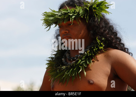 Membre de l'Hawaiian Halau O Kekuhi dance company effectue au premier Festival américains sur le National Mall, Washington DC Banque D'Images
