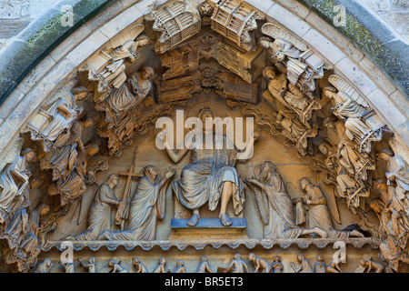 Europe, France, Marne (51), Notre-Dame de Reims, inscrite au Patrimoine Mondial de l'UNESCO, tympan de North Portal Banque D'Images