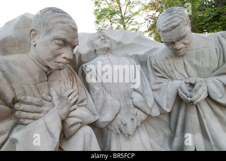 Les ministres "agenouillée statue par Raymond Kaskey dans Kelly Ingram Park dans le centre-ville de Birmingham, Alabama, États-Unis Banque D'Images