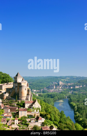 Château, rivière Dordogne, Beynac, Castelnaud-la-Chapelle Dordogne ; France Banque D'Images