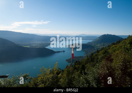 Le lac d'Annecy depuis le Col de la Forclaz Banque D'Images