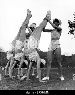 Photographie historique, les femmes faisant de la gymnastique, autour de 1929 Banque D'Images