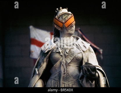 Belfast, Co Antrim, en Irlande du Nord, l'Orange Day Parade, la Statue de la reine Victoria Banque D'Images