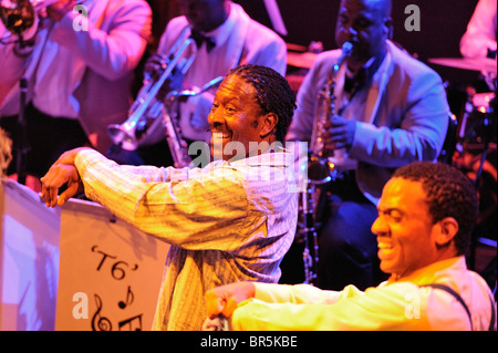 Cinq gars appelé Moe, Stratford East Theatre, Clarke Peters Banque D'Images