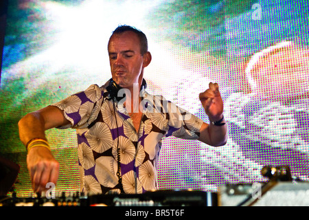 Fatboy Slim jouant à l'atmosphère Club à Johannesburg, Afrique du Sud, 2007. Banque D'Images