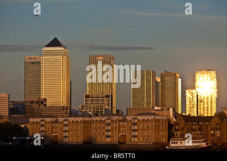 Une vue de l'autre côté de la Tamise à Canary Wharf, et l'Isle of Dogs. Banque D'Images