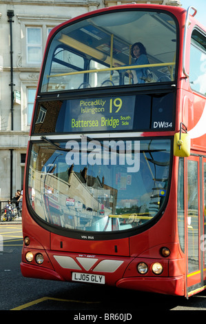 Avant d'un certain nombre 19 bus à impériale rouge London England UK Banque D'Images