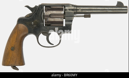 Un Colt américain 1917, calibre 45 A.C.P., numéro de série 107572, estampillé « U.S. Modèle militaire 1917', le symbole Colt gravé sur le côté. Une vis a changé après-guerre. Cylindre à sel (finition rouge foncé), partie supérieure du châssis sans bleuissement. Belle écailles en bois de couleur miel. Historique, historique, 1910s, XXe siècle, arme à feu, armes à feu, armes à feu, armes à feu, armes, armes, armes, bras, dispositif de combat, objet, objets, alambics, coupures, découpe, découpes, militaire, militaria, équipement, Banque D'Images