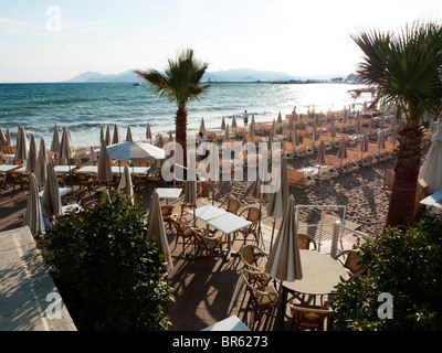 Cannes, Plage de la Croisette d'Azur Banque D'Images