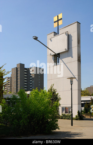 Gropiusstadt, Gropius Ville, église Saint Dominicus, ville satellite avec 18 000 foyers, grandes housing estate, Berlin, Allemagne. Banque D'Images