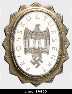 Un insigne d'honneur pour les membres du Sénat national de la culture., Gilt Silver (délavé), le médaillon émaillé (signe d'usure) attaché par deux rivets à bosse. Aiguille de fixation de fil inversé, numéro de porteur « 63 », marque de finesse « Silber 800 » et marque de fabricant « Deschler München ». Poids 45,6 g (OEK 3783). Conçu par le professeur Richard Klein, le prix a été décerné le 28 novembre 1936 par Joseph Goebbels aux membres du Sénat national de la culture. Rare Award. Historique, historique, années 1930, XXe siècle, prix, prix, Reich allemand, Third Reich, époque nazie, Banque D'Images