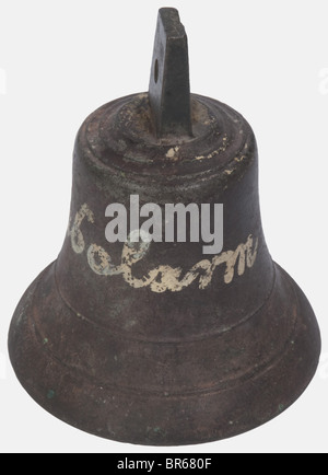 Wehrmacht, Cloche allemande de la Pointe du hoc ayant sonné l'alarme lors du 6 juin 1944, Bronze, le battant manque, marquée à la pointe 'alarme gaz'. This cloche, prévue for l'alerte aux gaz, était située dans un poste avancé allemand de la Pointe du hoc. Elle donne l'alerte à 5h30 hors des premiers ministres obus des cuirassés 'Texas' et 'Arkansas' tombaient sur les positions situées à l'Ouest d'Omaha Beach. Les hommes du 352ème Régiment de la Heer furent réservés en sault et repos acquis, mais en vain, aux Rangers du Colonel Rudder, jusqu'à 8 , Banque D'Images