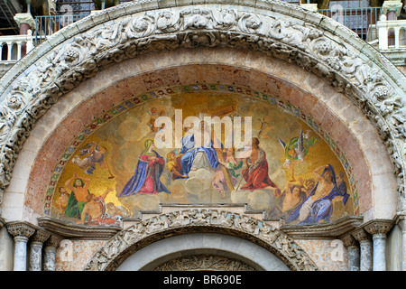 Mosaic sur l'entrée de la basilique Saint-Marc à Venise, Italie Banque D'Images