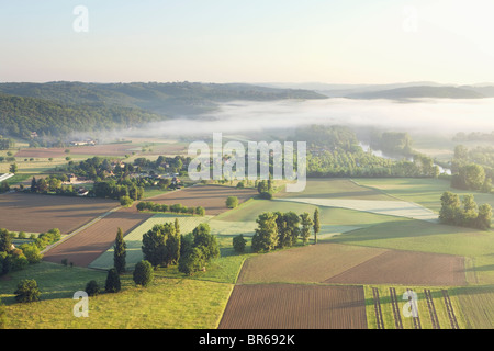 Morning Mist sur la Dordogne, France Banque D'Images