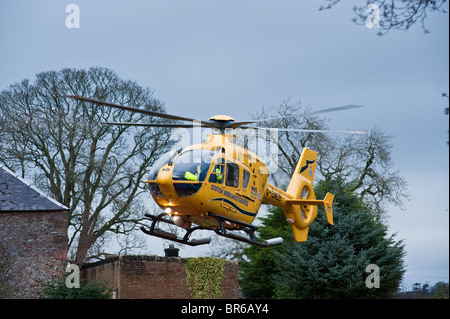 Hélicoptère Ambulance Service écossais assiste à un incident dans South Lanarkshire , Écosse Banque D'Images