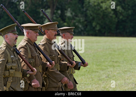 Les soldats de l'armée britannique de la Grande Guerre Magazine court avec fusil Lee Enfield Banque D'Images