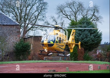 Hélicoptère Ambulance Service écossais assiste à un incident dans South Lanarkshire , Écosse Banque D'Images