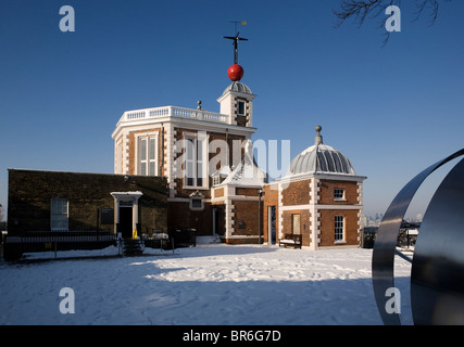 L'Observatoire Royal de Greenwich Park, Londres dans la neige Banque D'Images