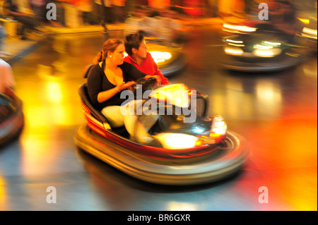 Sur les auto-tamponneuses Banque D'Images