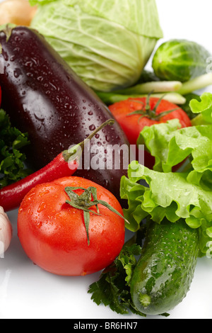 Légumes frais sur le fond blanc Banque D'Images