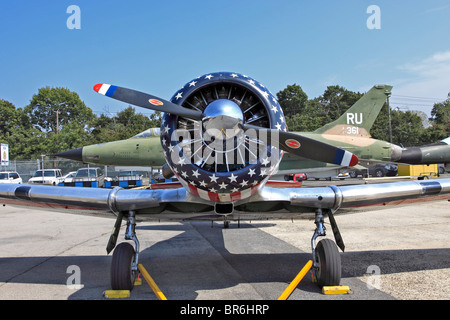 North American T-6 Texan WWII trainer American Airpower Museum de l'aéroport République Farmingdale Long Island NY Banque D'Images