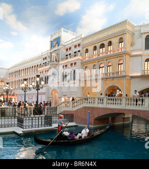 Gondoles sur le Grand Canal, l'hôtel Venetian Las Vegas USA Banque D'Images