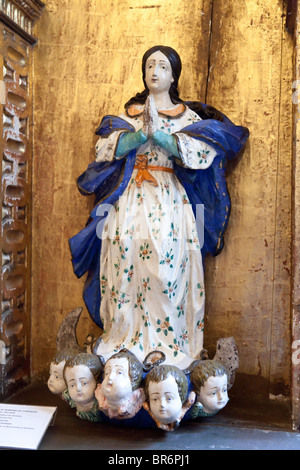 17e siècle Notre Dame de l'Immaculée Conception de la statue de l'église de Misericordia à Santarém, Portugal. Banque D'Images