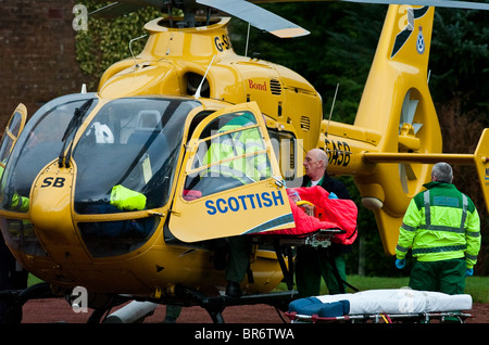 Hélicoptère Ambulance Service écossais assiste à un incident dans South Lanarkshire , Écosse Banque D'Images