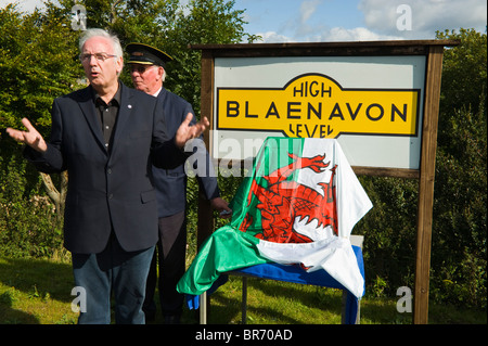 Pete Waterman passionné de chemin de fer et un producteur d'ouverture de haut niveau sur la photo de Blaenavon station Banque D'Images