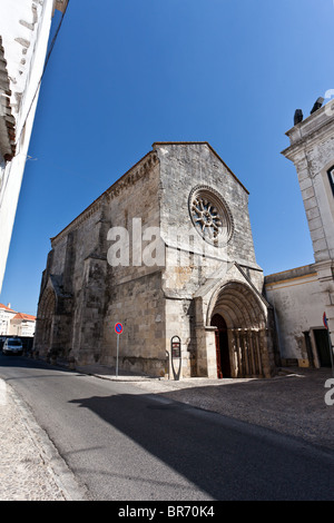 São João de Alporão église construite par les Chevaliers Hospitaliers. 12ème/13ème siècle de style roman et gothique. Ville de Santarém, au Portugal Banque D'Images