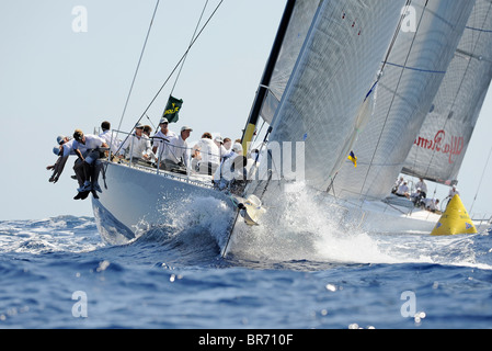 Mini Maxi 'classe' Bellamente arrondissement la marque lors de la Rolex Cup Maxi, Porto Cervo, Sardaigne, Italie. 9 septembre 2009. Banque D'Images