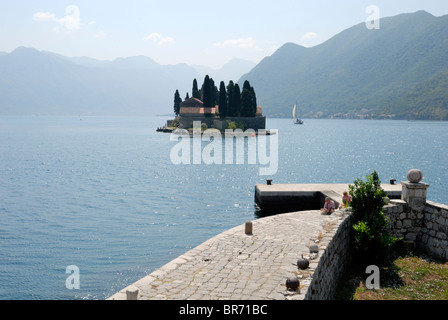 Une belle vue de la Notre Dame de l'île de roche de l'île naturelle de Sveti Juraj, l'île de Saint Georges. Il n'y a qu.. Banque D'Images