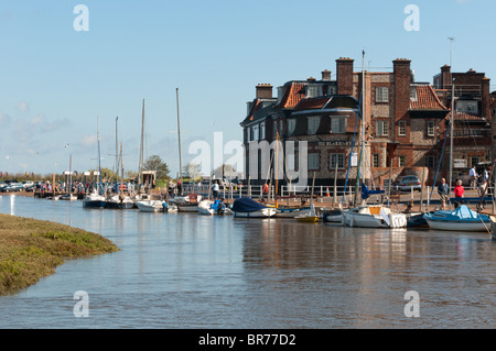 La marée haute à Blakeney sur la côte nord du comté de Norfolk, Angleterre Banque D'Images