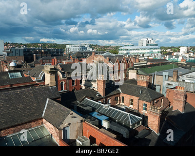 Une vue sur les toits du centre-ville de Nottingham, prises à partir du cinquième étage de l'hôtel Ibis. Banque D'Images