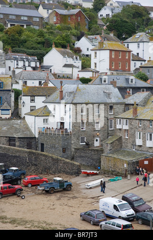 Chalets en pierre et des bâtiments du port, au village traditionnel de pêcheurs de Port Isaac Cornwall UK Banque D'Images