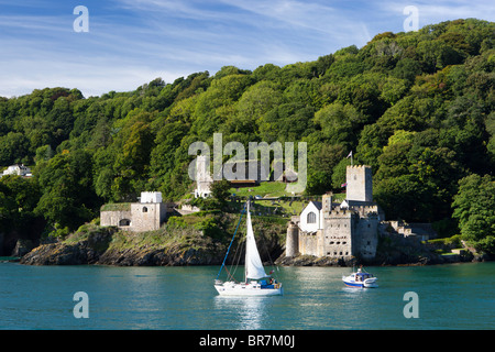 Dartmouth Castle de l'autre côté du fleuve de l'estuaire de la Dart à Dartmouth Banque D'Images