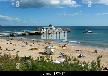 Vue sur la plage et la jetée de Bournemouth Banque D'Images