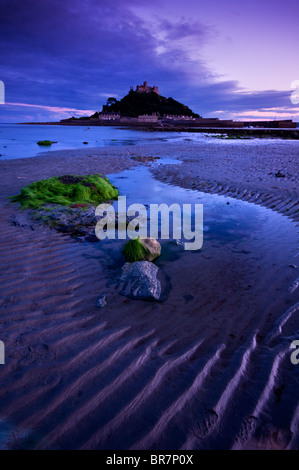 Coucher du soleil à St Michael's Mount près de Marazion à Cornwall, England, UK Banque D'Images