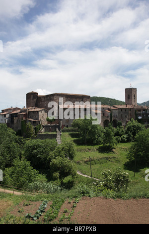 Cité médiévale Santa Pau dans la Zone Volcanique National Park près de Olot dans La Haute Garrotxa Catalogne Espagne Banque D'Images