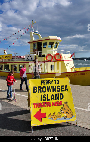 L'île de Brownsea, bateau de croisière, le quai, Poole, Dorset, Angleterre, Royaume-Uni Banque D'Images