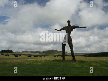 Statue d'une femme blessée Juillet 2010 festival au Moyen-Orient Kirkcarswell Terre agricole près de Dundrennan, Ecosse Kirkcudbright Banque D'Images