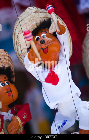 Le port de marionnettes pour la vente sombreros à Playa del Carmen, Mexique Banque D'Images