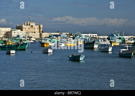 Fort Qait-Bey et de l'Est de port, Alexandria, Egypte Banque D'Images