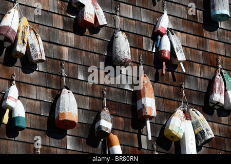 Les bouées de homard sur mur, Sag Harbor, New York Banque D'Images