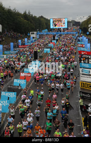 30e GREAT NORTH RUN 2010 Ligne de départ Banque D'Images