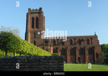 L'église St Mary Eccleston Cheshire prises sur une claire matinée de printemps en mai Banque D'Images