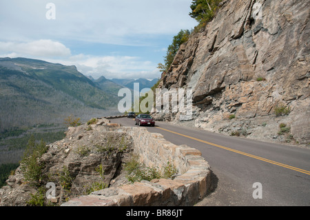 L'aller à la route de Sun est un 52 km de long de la route panoramique qui traverse le Parc National de Glacier dans le Montana. Banque D'Images