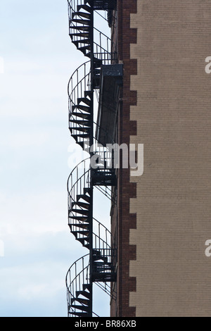 Grand Rapids Michigan mi escalier d'évacuation d'incendie extérieur sur le mur de bâtiment images images très haute résolution aux États-Unis format vertical américain haute résolution Banque D'Images