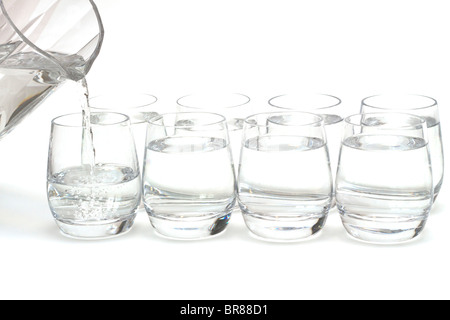 Huit verres d'eau. Conceptual image pour illustrer l'exigence de santé boire 8 verres d'eau chaque jour Banque D'Images