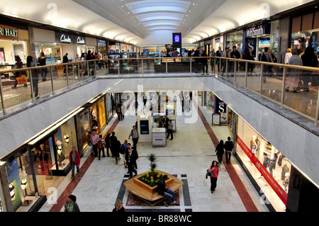 Vue de l'intérieur de Brent Cross Shopping Centre, Brent Cross, London Borough of Barnet, Greater London, Angleterre, Royaume-Uni Banque D'Images